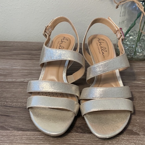 Abella | Shoes | Abella True Comfort Francine Gold Champagne Sandals Size 7m | Poshmark